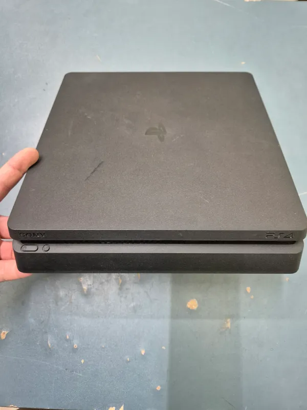 Продам Playstation 4 slim 1tb 13.00 hen 2
