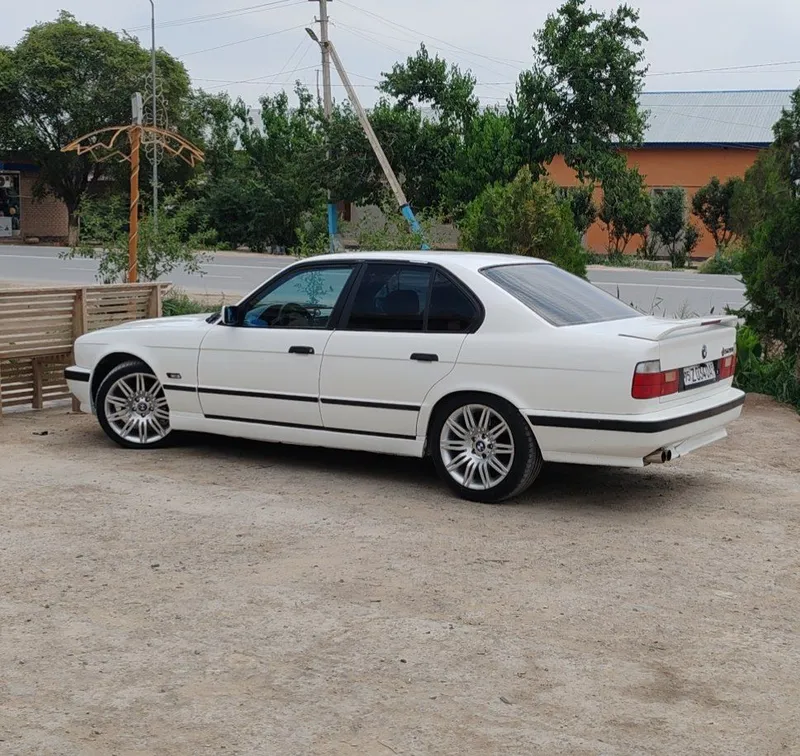БМВ Е34 520 год 1990