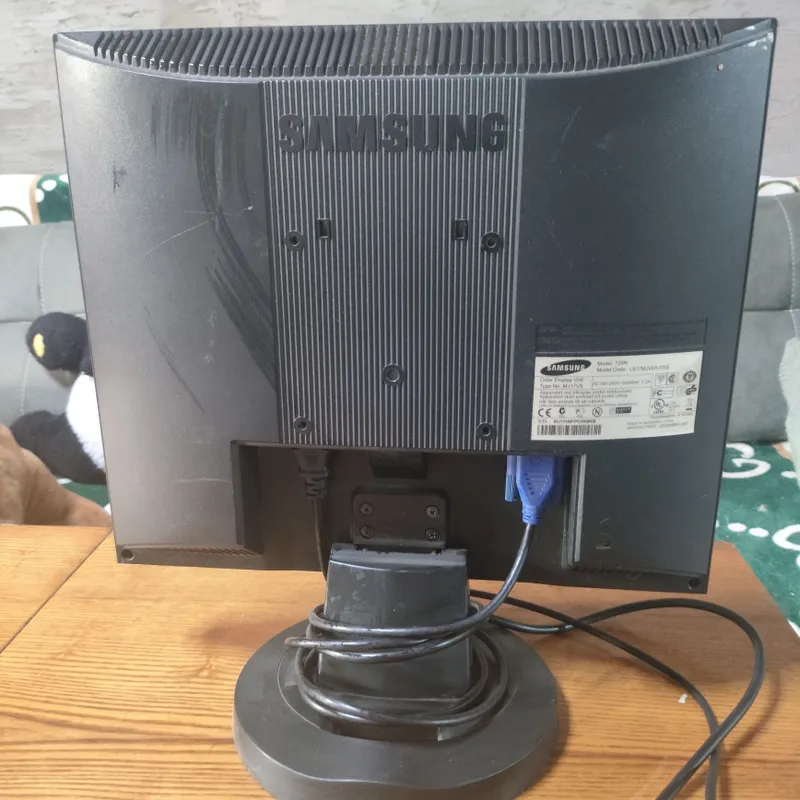 Монмтор Samsung. 2 Монмтор Samsung. 2