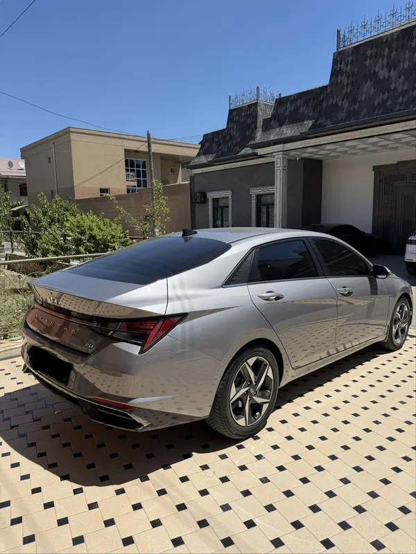 Hyundai Elantra FUL — фото 1