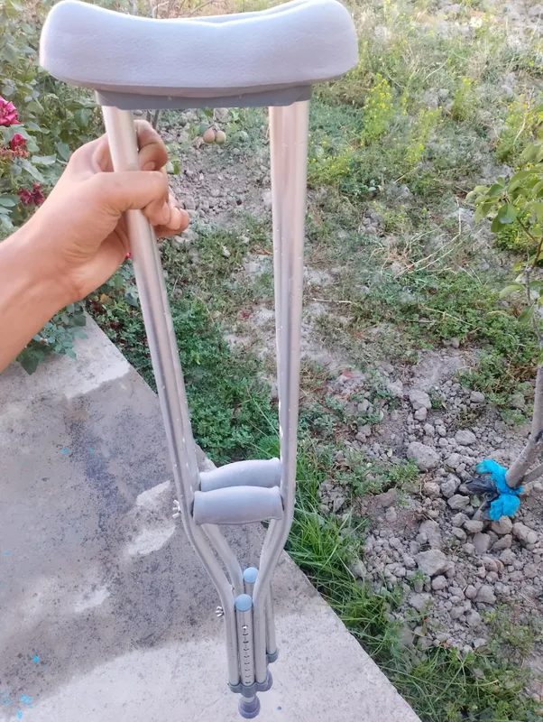 imkoniyati cheklanganlar uchun qoʻltiq hassa 1
