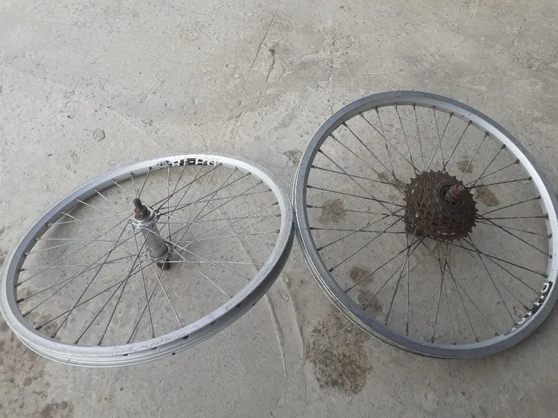 Prodayotsa koleso velosipednoe