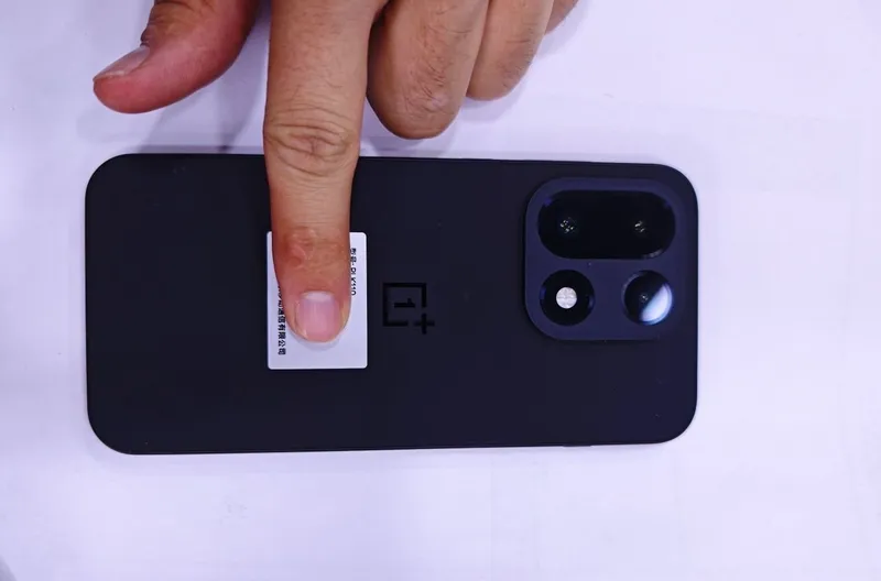 OnePlus 15, ОЗУ 12 ГБ, память 256 ГБ 1 OnePlus 15, ОЗУ 12 ГБ, память 256 ГБ 1