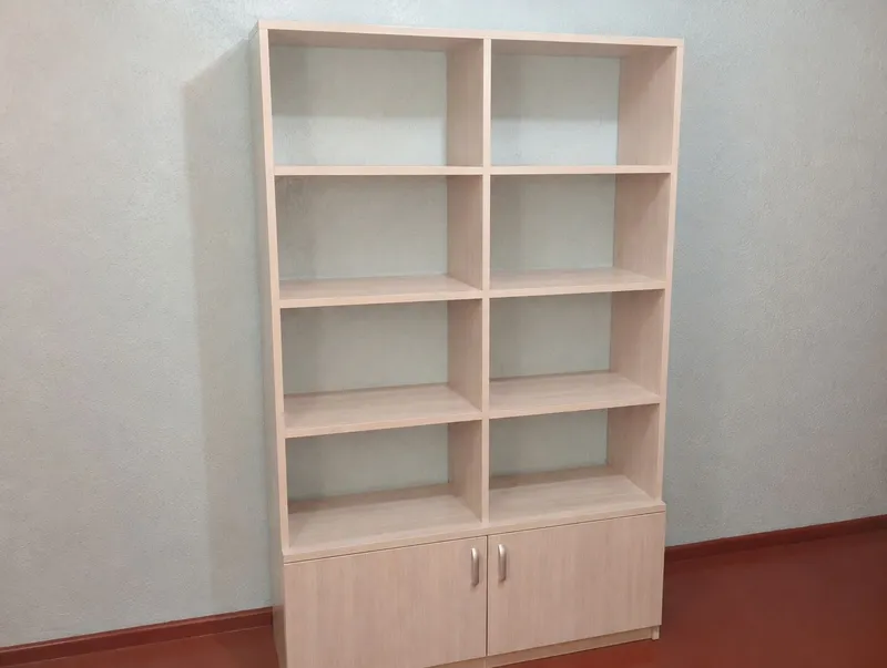 Продам книжный шкаф. Продам книжный шкаф.