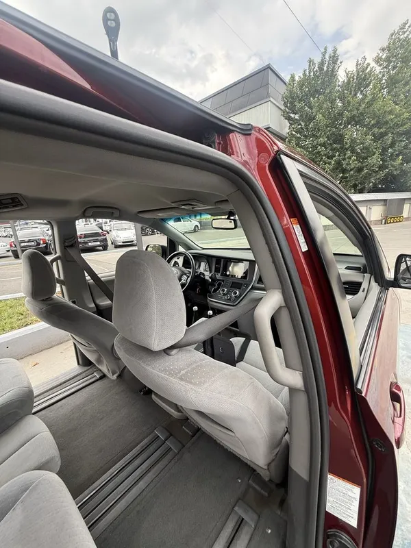 Toyota Siena семейный, удобный, идеальный, чистый, расхода нет, цену согласуем 9