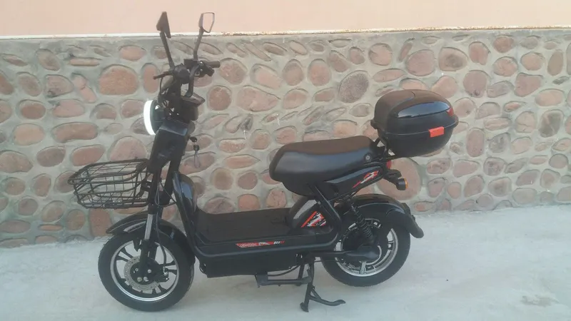 Скутер JK DEMANSH продаётся, с 5 аккумуляторами 1
