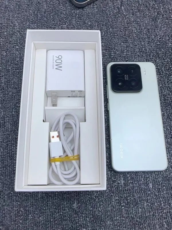Xiaomi 15 white