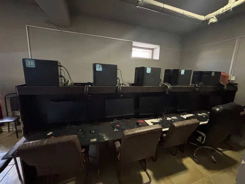 Game klub 10 ta kompyuter stol stullari bilan sotiladi 1 Game klub 10 ta kompyuter stol stullari bilan sotiladi 1
