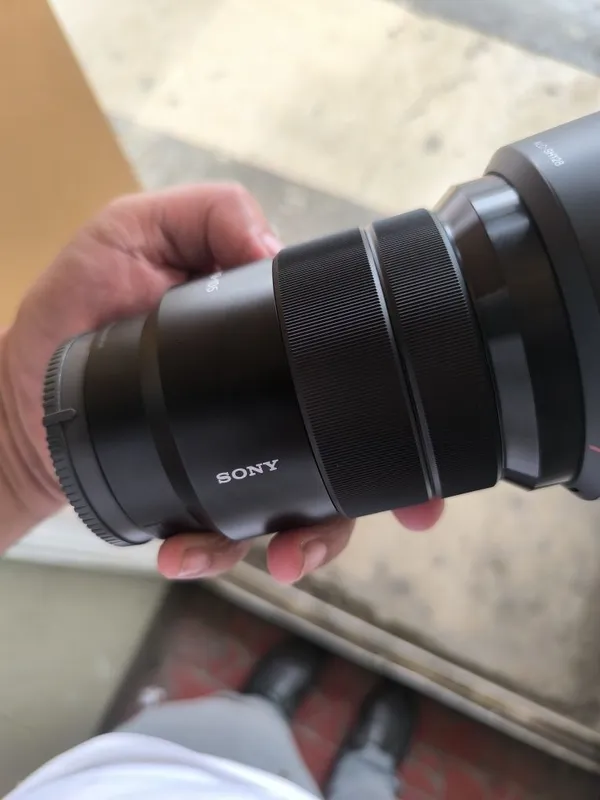 Sony 18-105 obektiv sotiladi 4