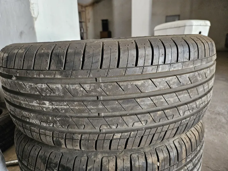 Goodyear balloni 215/55 R17 1 Goodyear balloni 215/55 R17 1