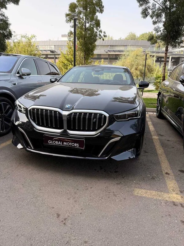 BMW i5 40L кредит и перечисление + 1 год гарантия 1 BMW i5 40L кредит и перечисление + 1 год гарантия 1