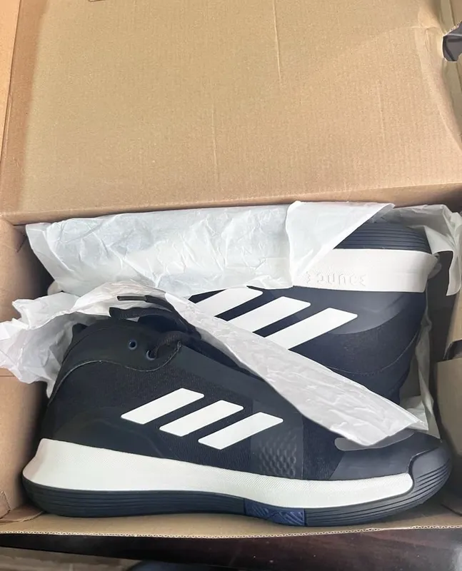 Новые оригинальные кроссовки Adidas Bounce Legends YANGI KROSSOVKALARI 3 Новые оригинальные кроссовки Adidas Bounce Legends YANGI KROSSOVKALARI 3