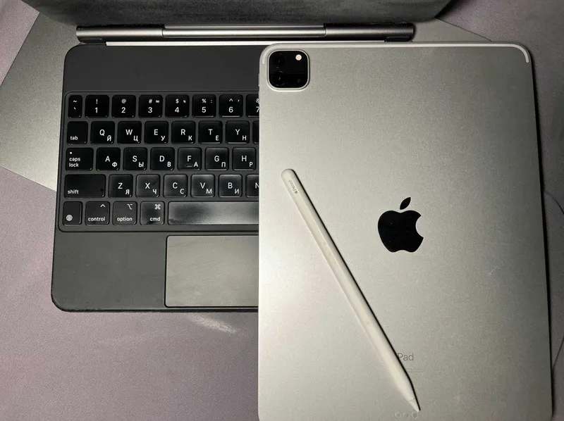 iPad Pro 11" M1 | 128GB + Magic Keyboard + Apple Pencil 3 iPad Pro 11" M1 | 128GB + Magic Keyboard + Apple Pencil 3