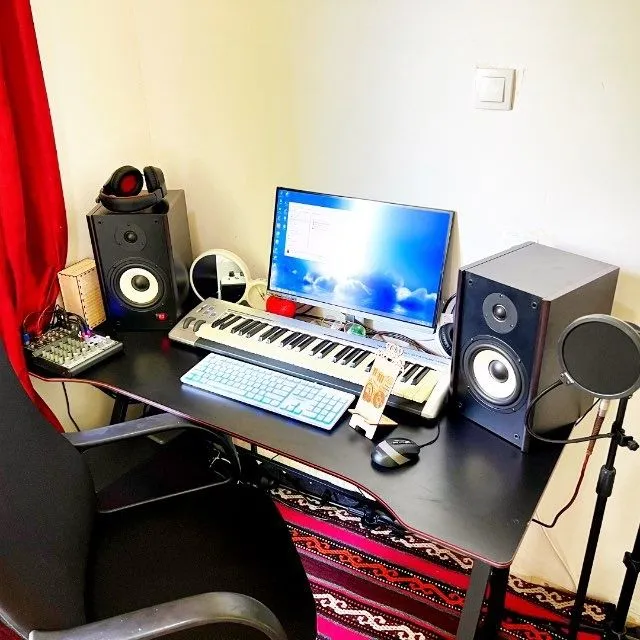 Tayyor Studio Sotiladi Srochna