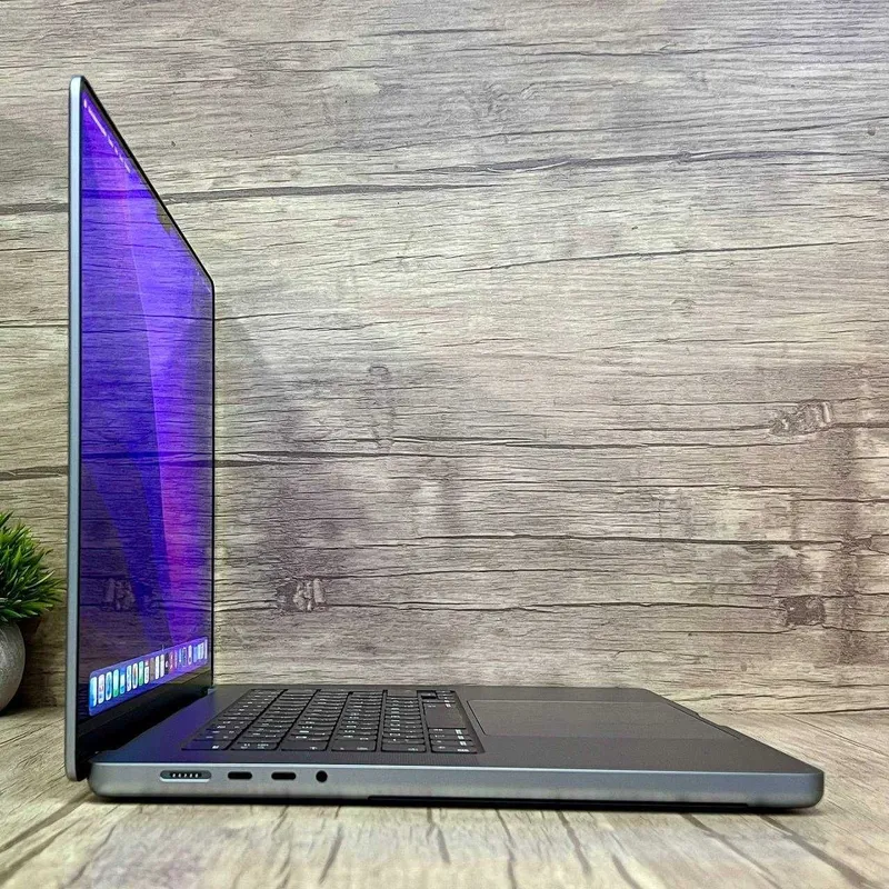 новый MacBook Pro 16” M1 Pro / 16Gb / 512 Gb / 16GPU 3 новый MacBook Pro 16” M1 Pro / 16Gb / 512 Gb / 16GPU 3