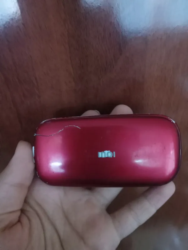 telefon ozgina qirilgan joylari bor batarekasi yuq