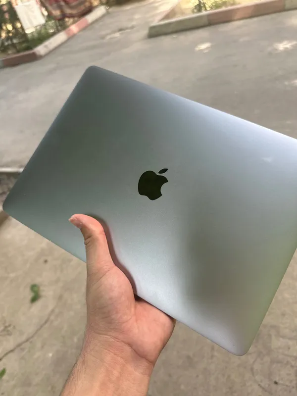 Macbook продаётся срочно 4 Macbook продаётся срочно 4