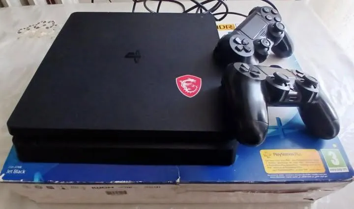 Play station 4 slim 3 Play station 4 slim 3