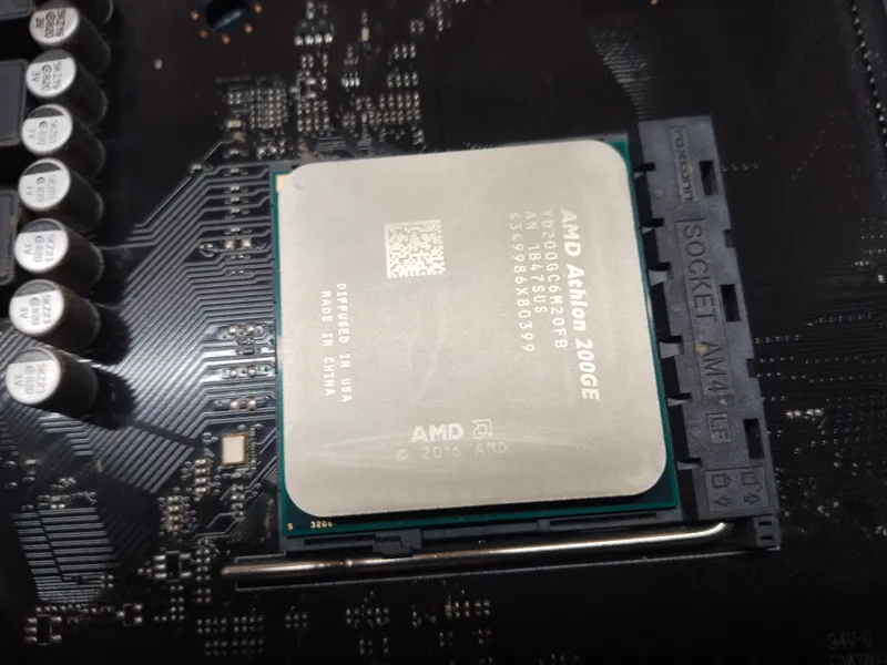 Athlon 200GE AM4 protsessorini sotaman Athlon 200GE AM4 protsessorini sotaman