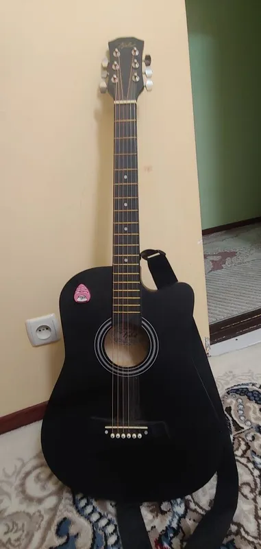 Akustik gitara yangi