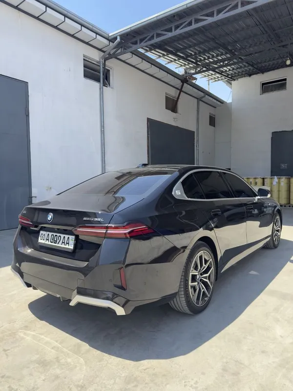 Bmw I5. 7