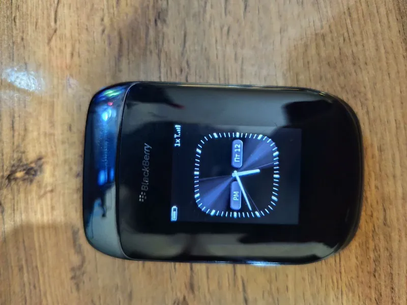 BlackBerry 9670 2