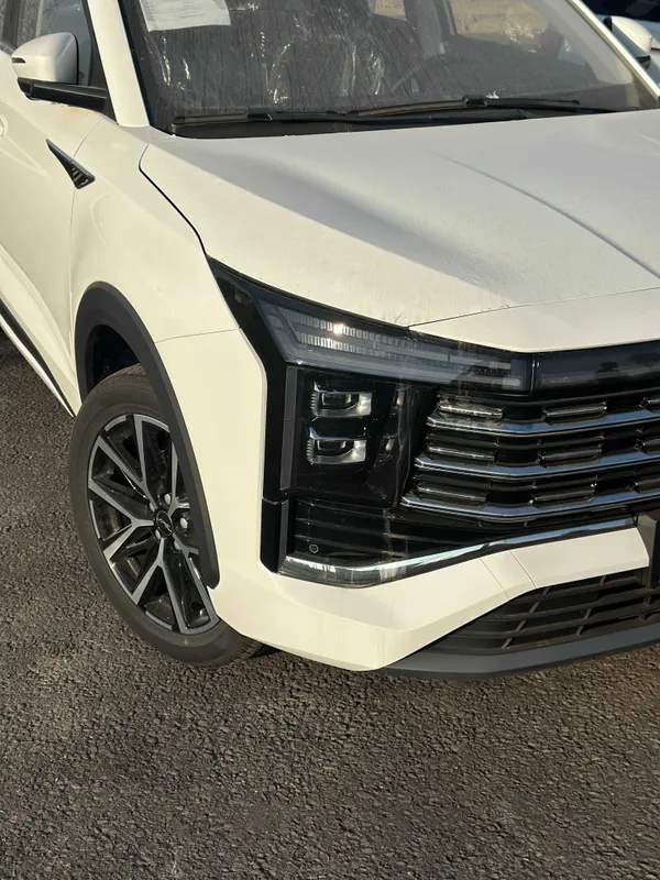 jac js8 krasover nalichida tayyor