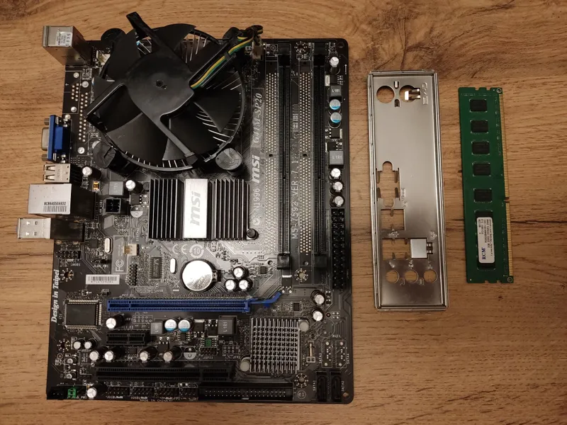 ECS 945GCTM2 + DualCore E2160 1 ECS 945GCTM2 + DualCore E2160 1