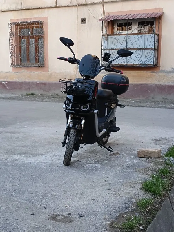 Скутр чёрно красный "Globoys" — фото 3