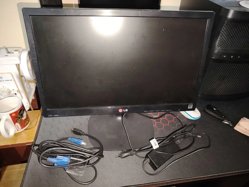 LG 19M35A-B Monitor sotiladi !