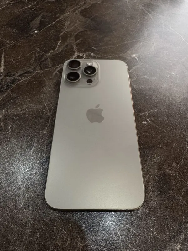 Iphone 15 pro max 3
