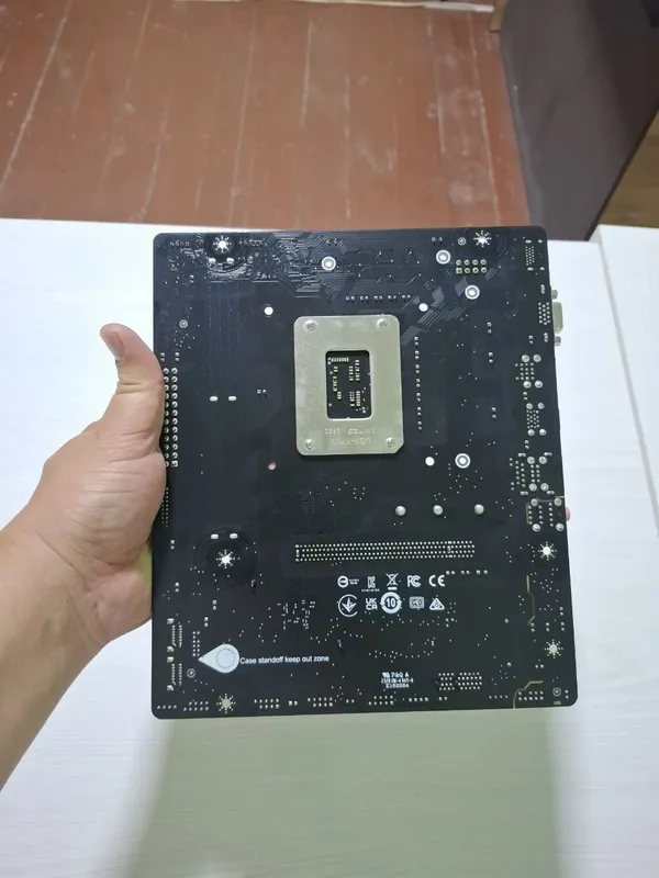 Продам материнскую плату MSi H610M-E DDR5 3 Продам материнскую плату MSi H610M-E DDR5 3