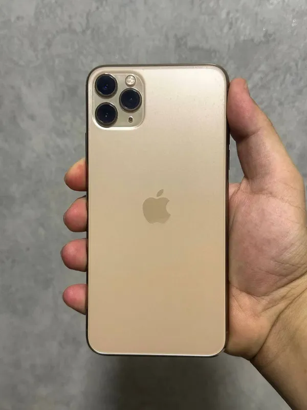 Apple iPhone 11 Pro Max 4