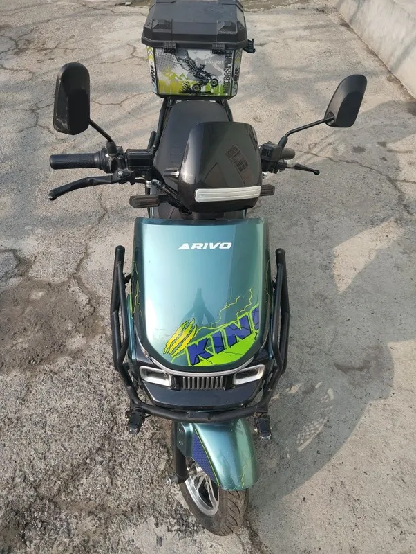 Arivo 700 skuter