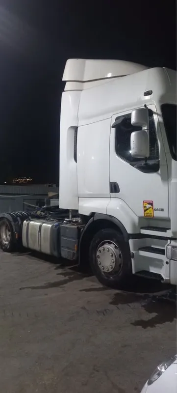 Тягач Renault Premium DXi460 3