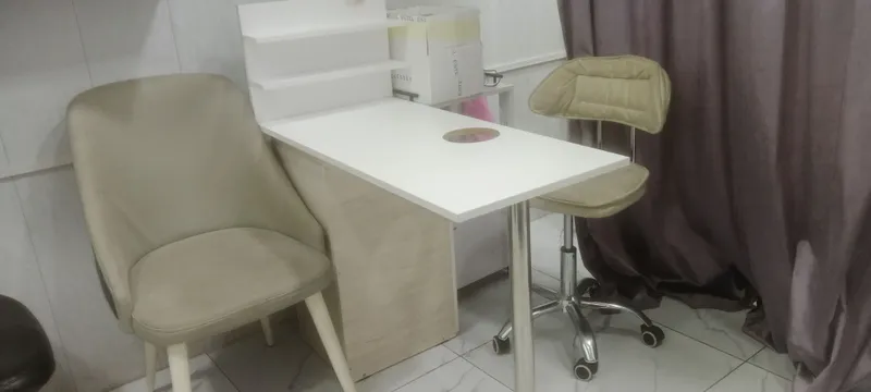 salon uchun manikyur stol kompleti bilan 2