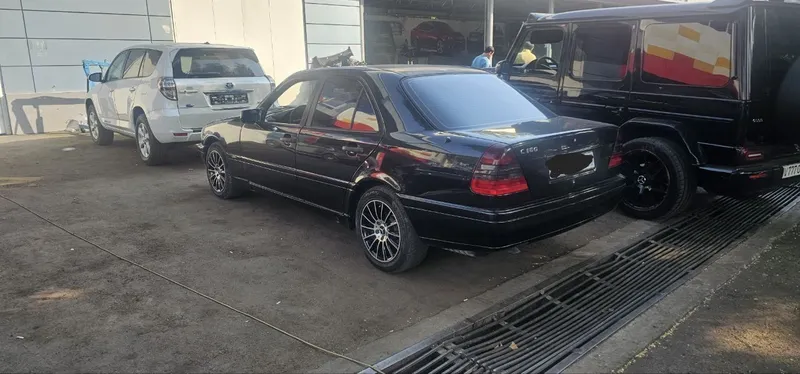 Mercedes Benz W 202 sotiladi 1995 yil mator 111 karo'pka mehanika.5tal 4 Mercedes Benz W 202 sotiladi 1995 yil mator 111 karo'pka mehanika.5tal 4