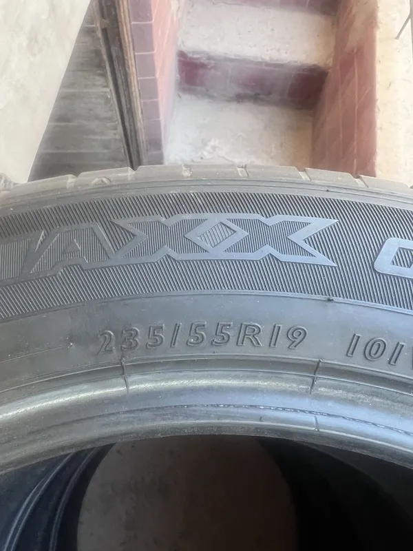 Balon sotiladi 235/55/19 DUNLOP srocna 3
