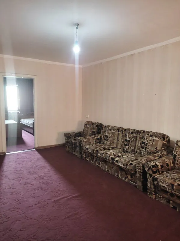 Сдаётся Студентам 2х комнат квартира рядом метро 2