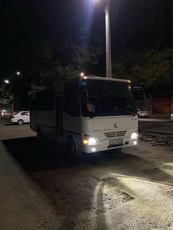 Isuzu avtobus sotiladi 3