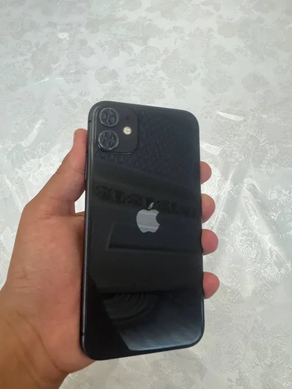 iPhone 11 black 7