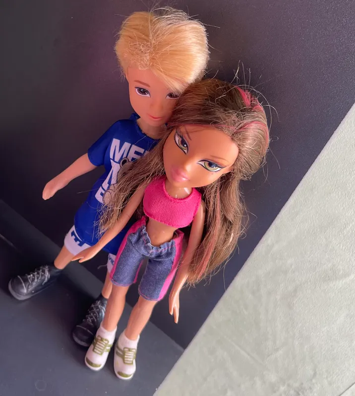 Bratz qo‘g‘irchoqlari qiz — 220.000. O‘g‘il bola sovg‘a 1 Bratz qo‘g‘irchoqlari qiz — 220.000. O‘g‘il bola sovg‘a 1