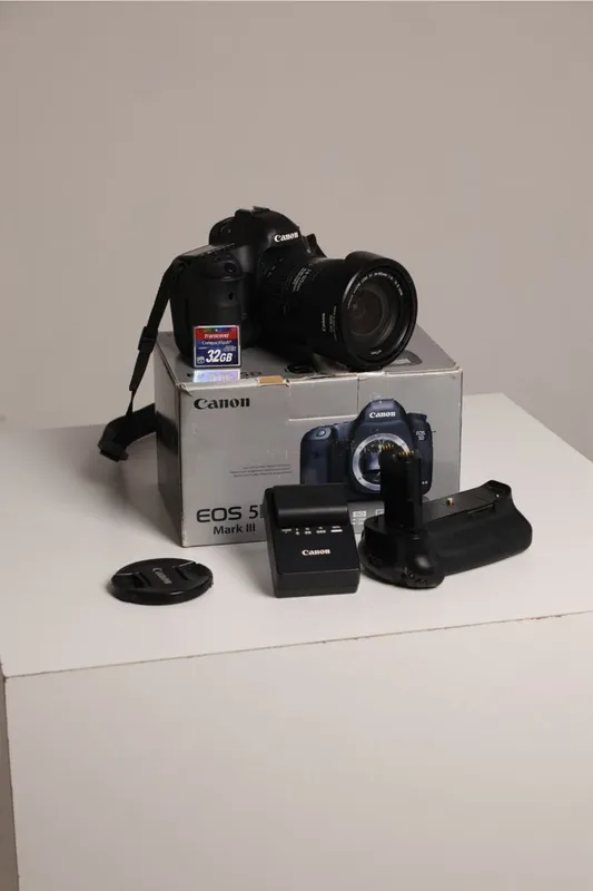 Canon 5D Mark III Canon 5D Mark III