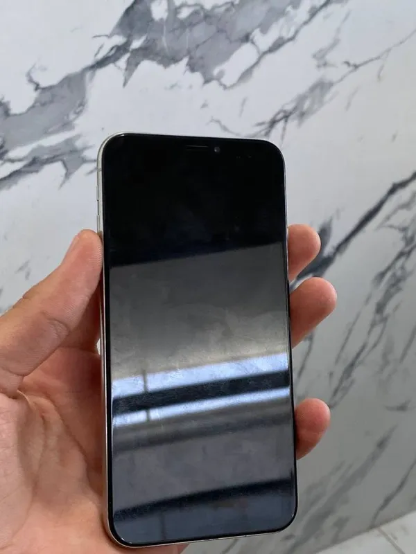 Iphone.X rangi oq