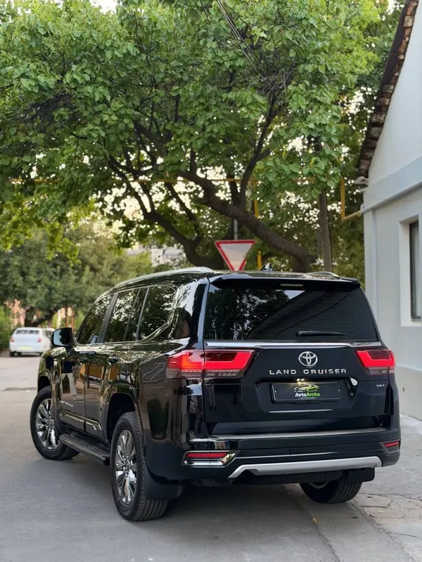 Toyota Land cruiser 300 hybrid 2 Toyota Land cruiser 300 hybrid 2