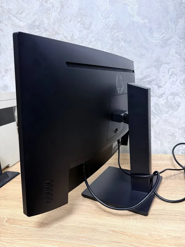 HP 27" monitori 4 HP 27" monitori 4