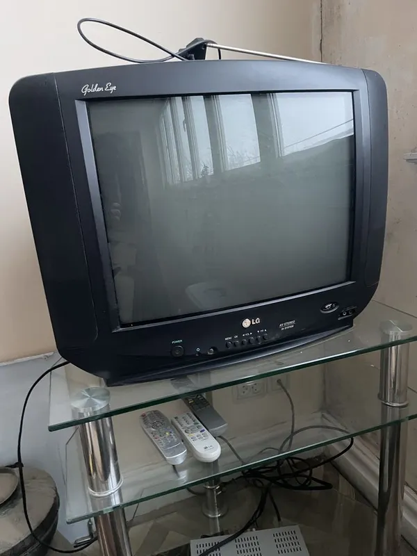 Комплект ТВ LG Golden Eye + Тюнер + Стеклянная тумба (можно отдельно)