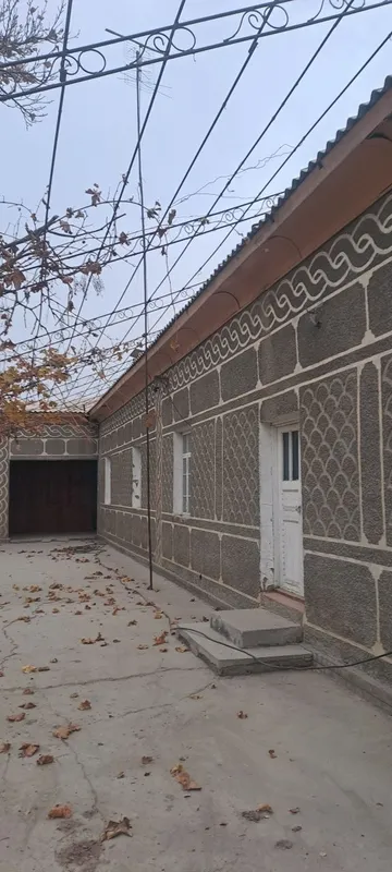 Uy tez va arzon sotiladi