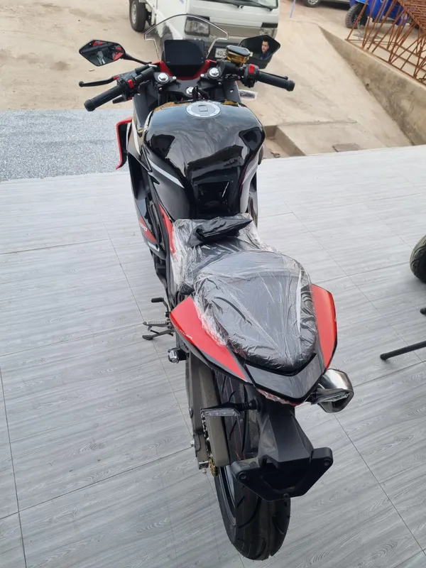 спортивный мотоцикл Ducati 400cc 4 спортивный мотоцикл Ducati 400cc 4