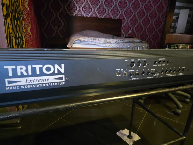 Клавиши-синтезатор-рабочая станция-семплер KORG TRITON — фото 5